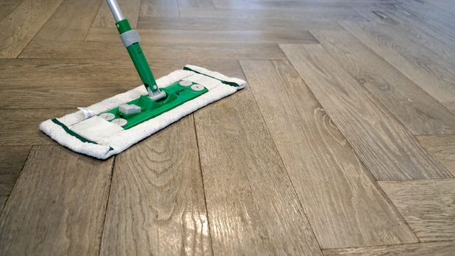 vloer-schoonmaken-1400x788-2.jpg