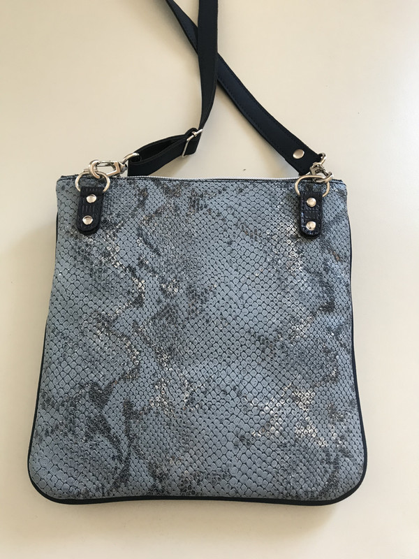 589B94EA-196C-41D6-879D-55C4F80364EE