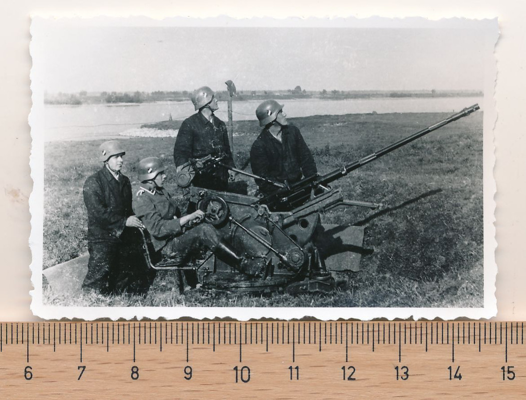 2.WK Kameraden mit Geschütz Kanone