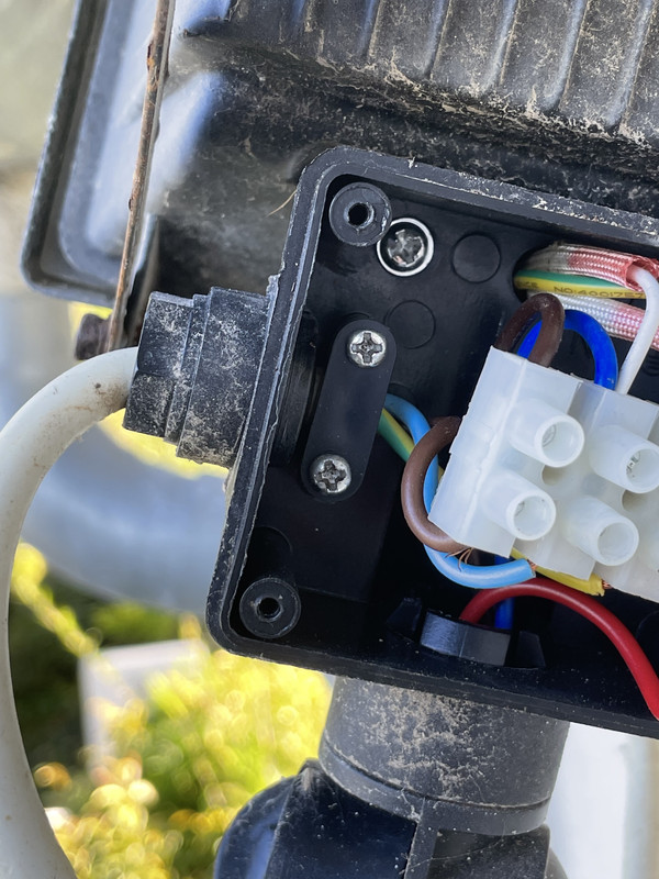 03BBCAFE-720D-4A00-A409-A6AB66D3B64C