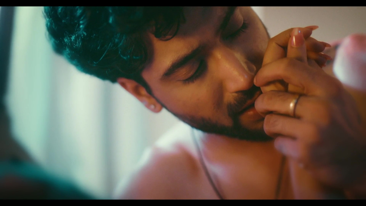 vlcsnap-2025-04-16-23h09m07s292