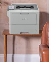 Impressora Brother HL-L6412DW em ambiente de escritório