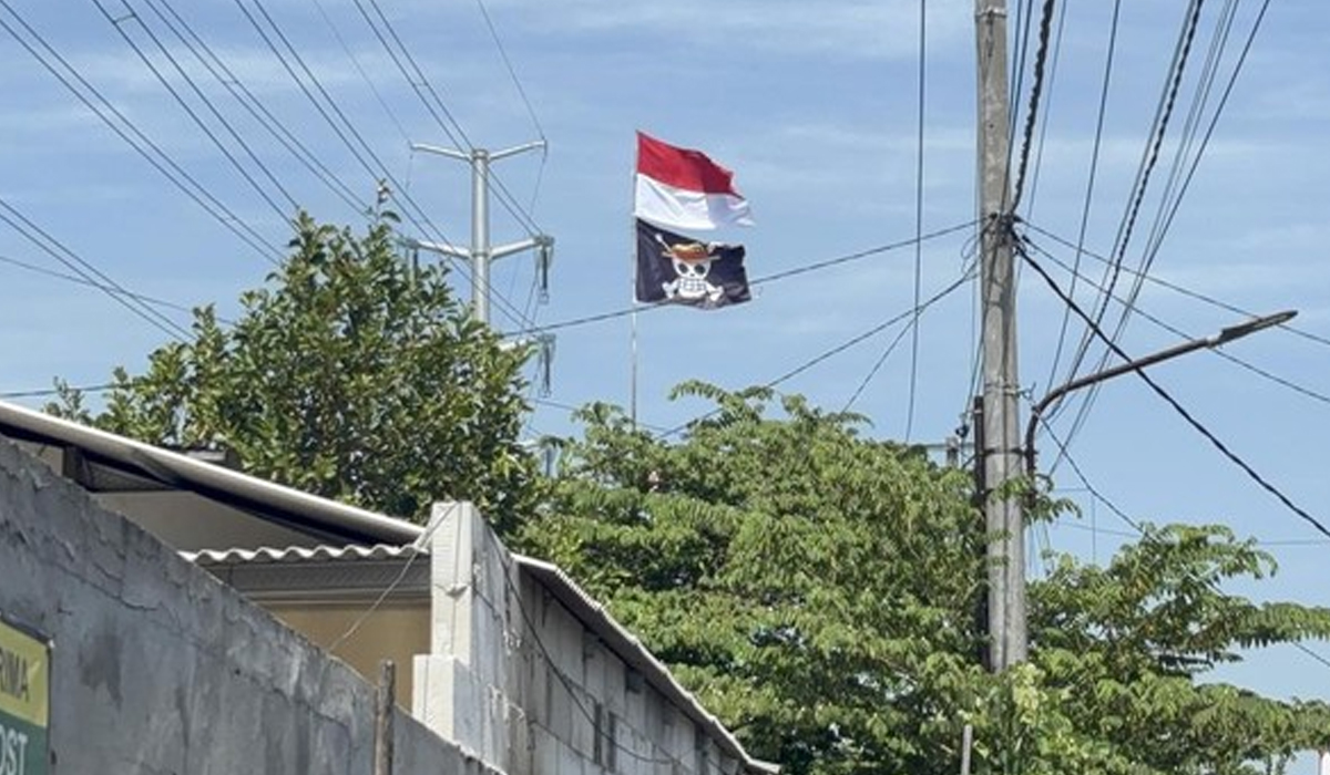 Heboh! Bendera One Piece Berkibar di Surabaya, Sambut 17 Agustus Dengan Gaya Bajak Laut! Heboh! Bendera One Piece Berkibar di Surabaya, Sambut 17 Agustus Dengan Gaya Bajak Laut!