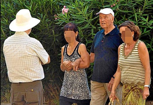 El coronel nazi Erich Priebke pasea por Roma y cumple 100 años El coronel nazi Erich Priebke pasea por Roma y cumple 100 años