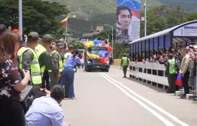 Venezuela y Colombia reabren la frontera Venezuela y Colombia reabren la frontera