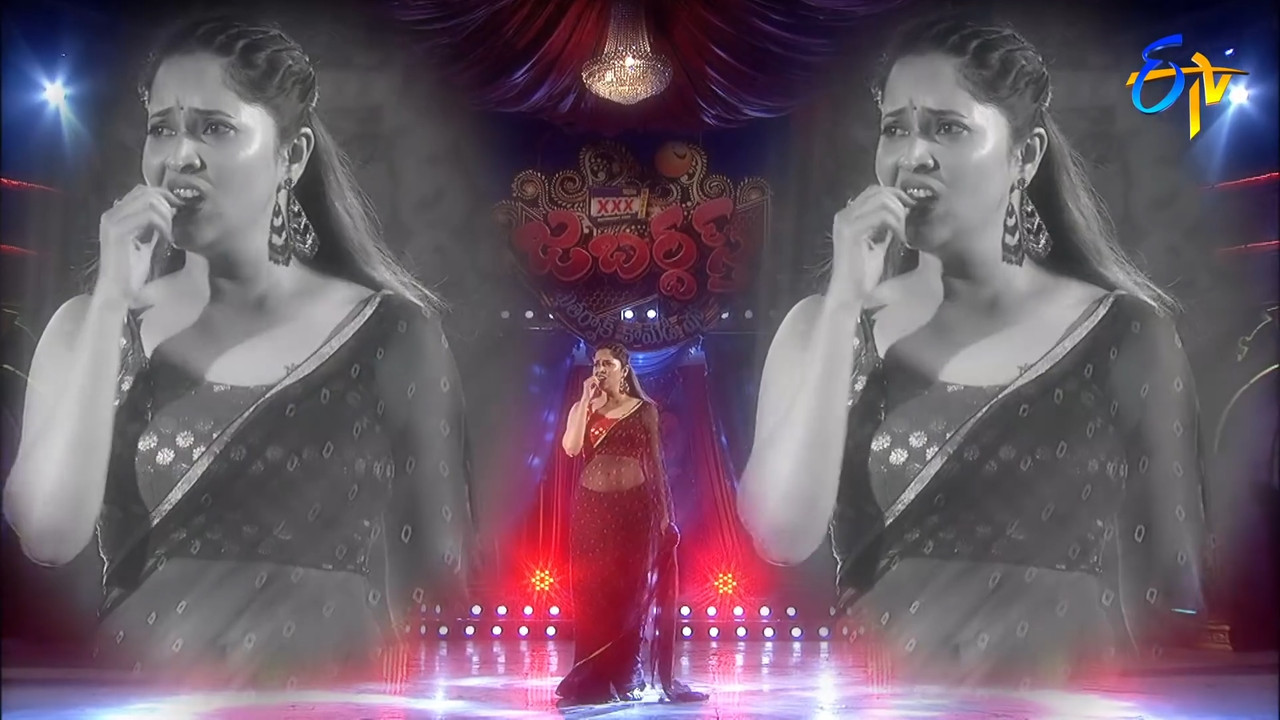 [Image: Anusuya-hot-intro-part-4-Jabardasth-8th-October-4.jpg]