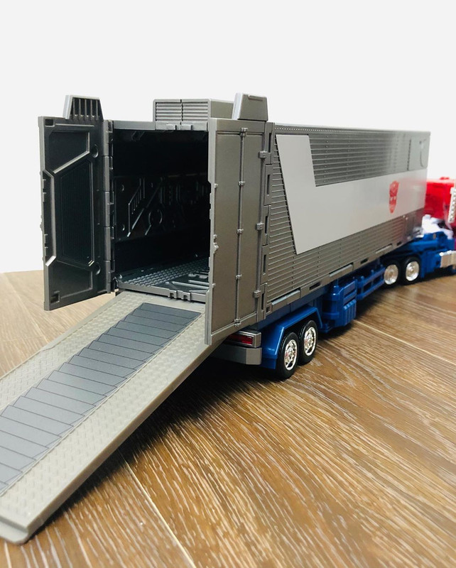 MP-44-Convoy-Optimus-Prime-V3-8