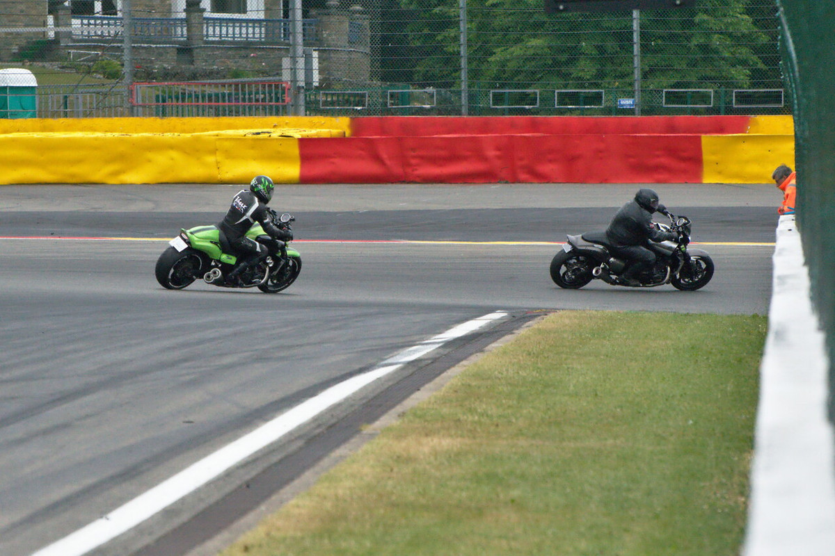 Une journée de roulage à SPA FRANCORCHAMPS - Page 2 R-DSC3189