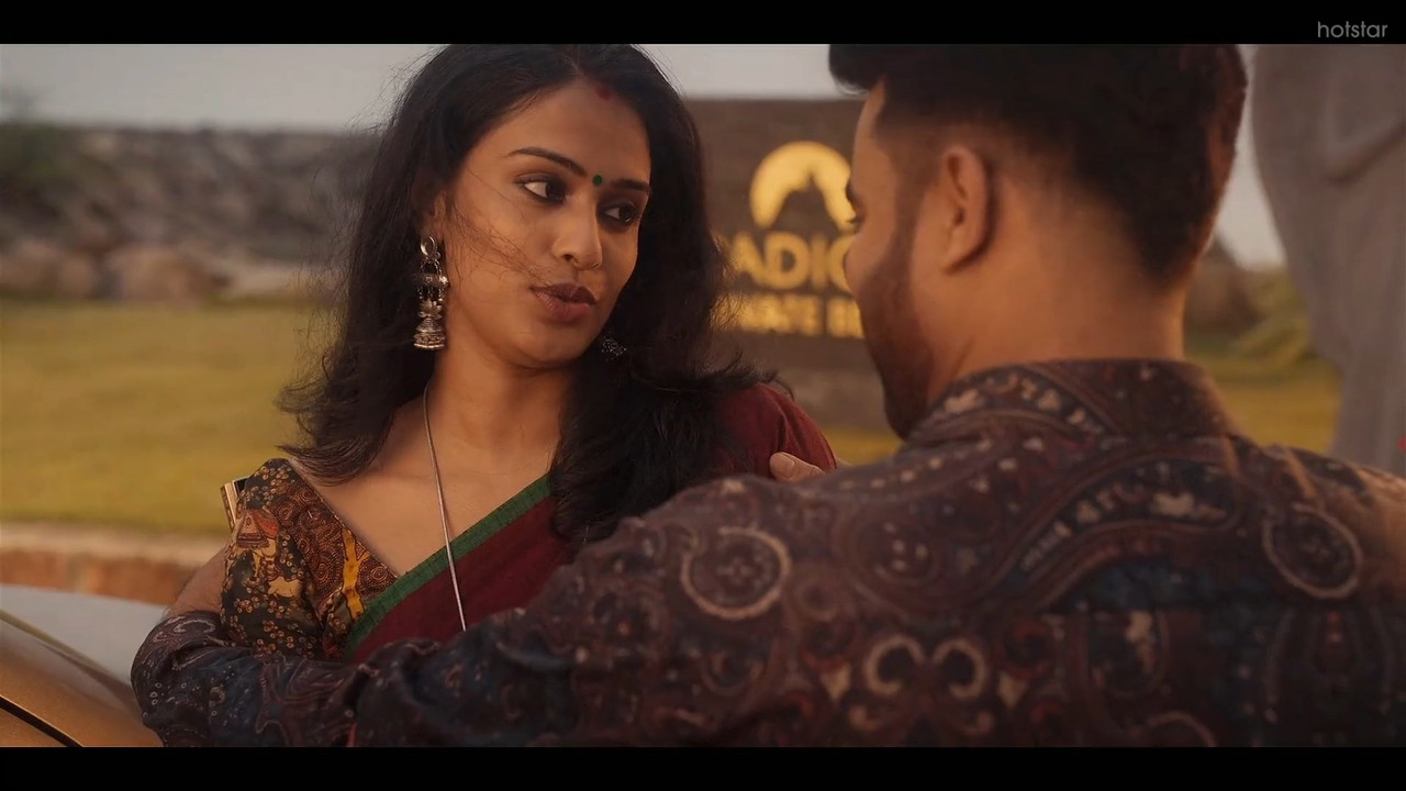 Hannah Reji Koshy  Hot navel show from Theerpu.mkv_snapshot_00.31.161