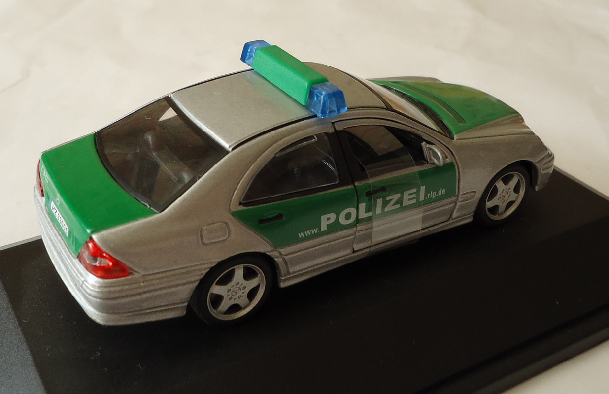 Mercedes-Benz-C320 Polizei