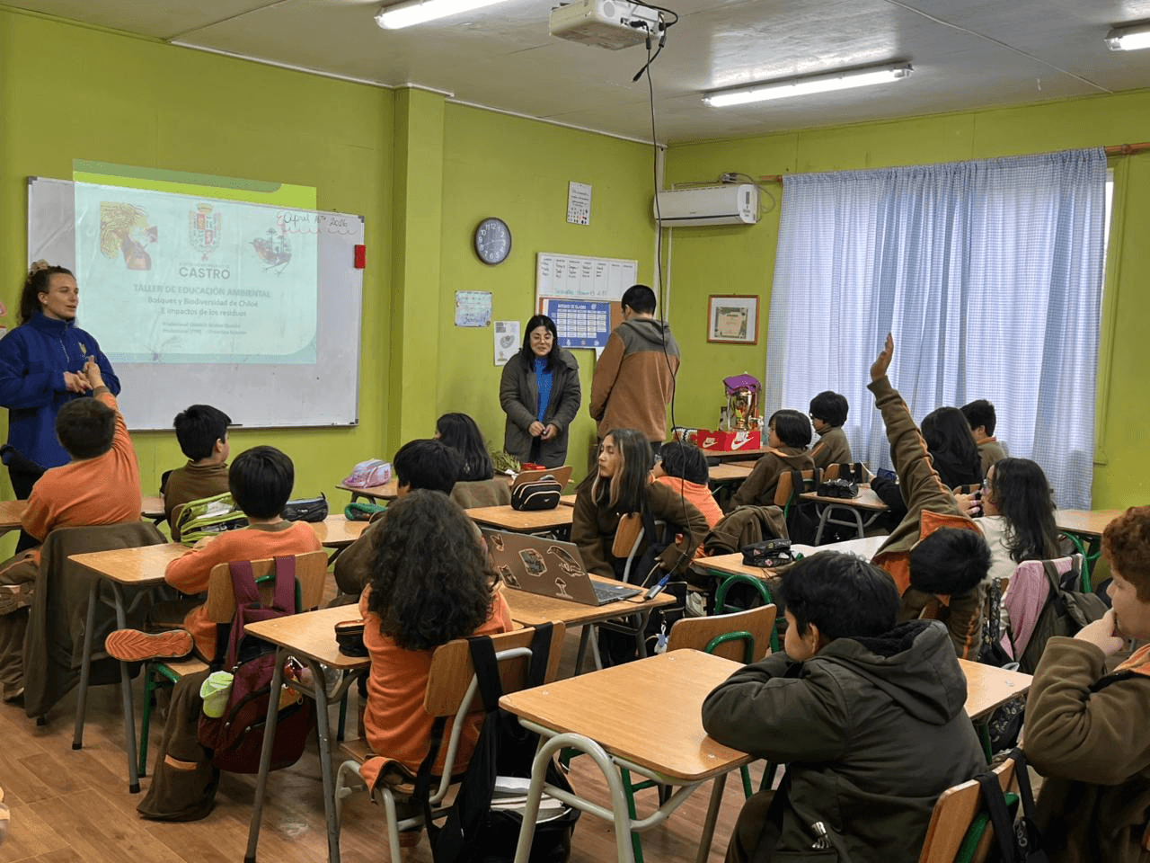 Estudiantes de 5to Básico del Colegio Monte Verde participan en Taller de Biodiversidad del Bosque Chilote