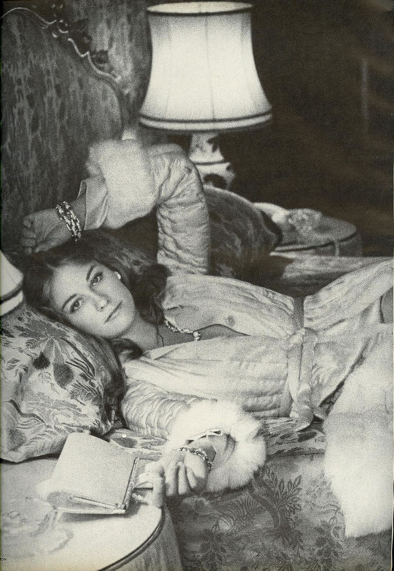 CybillShepherd_b39