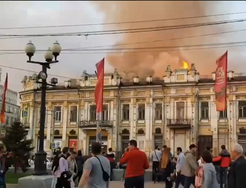 Крупный пожар возник в Иркутске (обновлено)