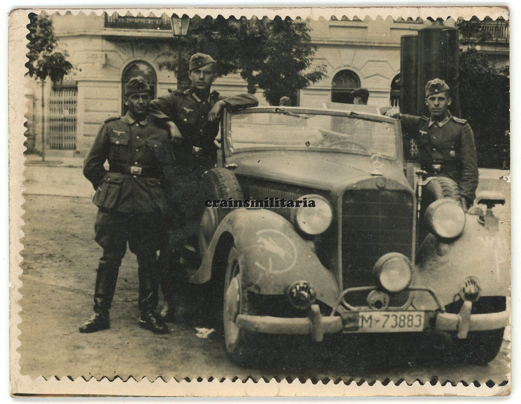 Orig. Foto Mercedes-Benz Pkw Kübelwagen mit 1.KD Wappen in Frankreich 1940