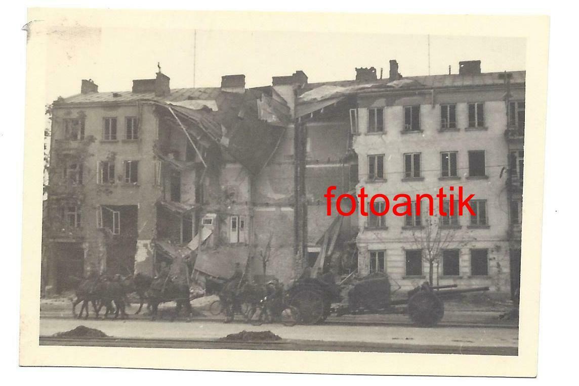 Belgien Antwerpen zerstörtes Wohnhaus Soldaten Pak Geschütz Vormarsch 2