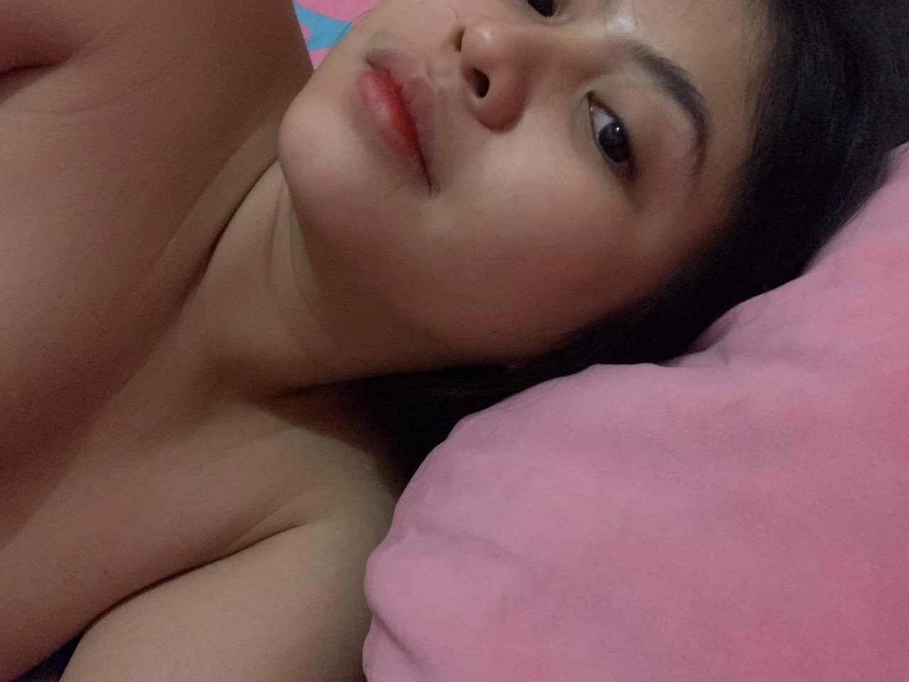 巨乳雙球電眼妹