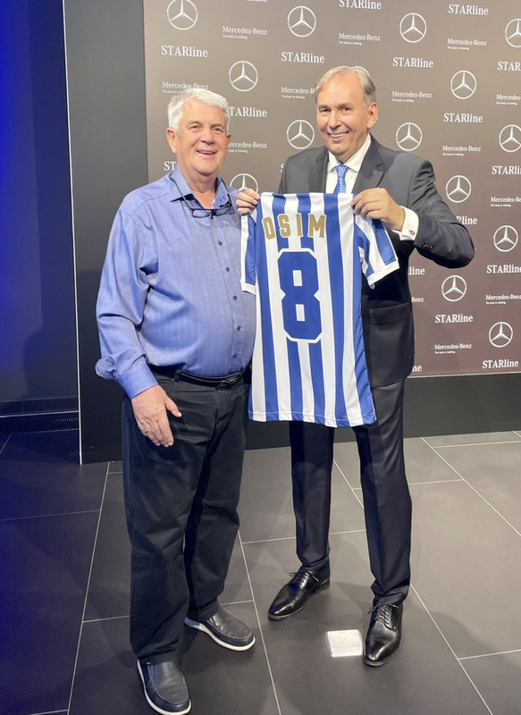 DB0AD505-F847-493E-B7C4-907414FC84D0