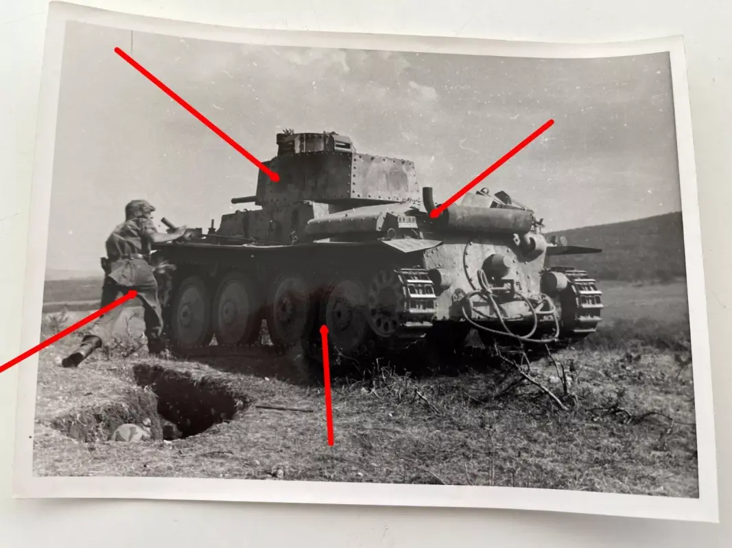 Foto Kuban Brückenkopf, Nahkampfschule 1943, Panzer Nahkampf mit Sprengladung