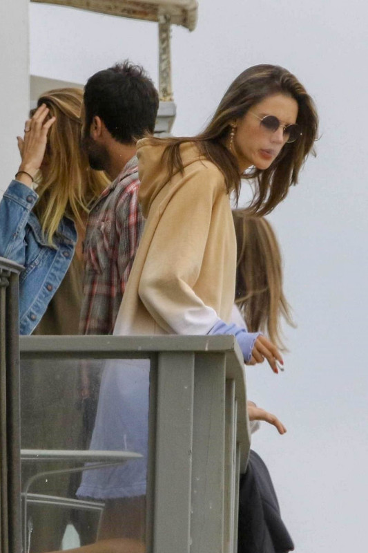 alessandra-ambrosio-at-a-friend-s-party-in-los-angeles-06-16-201