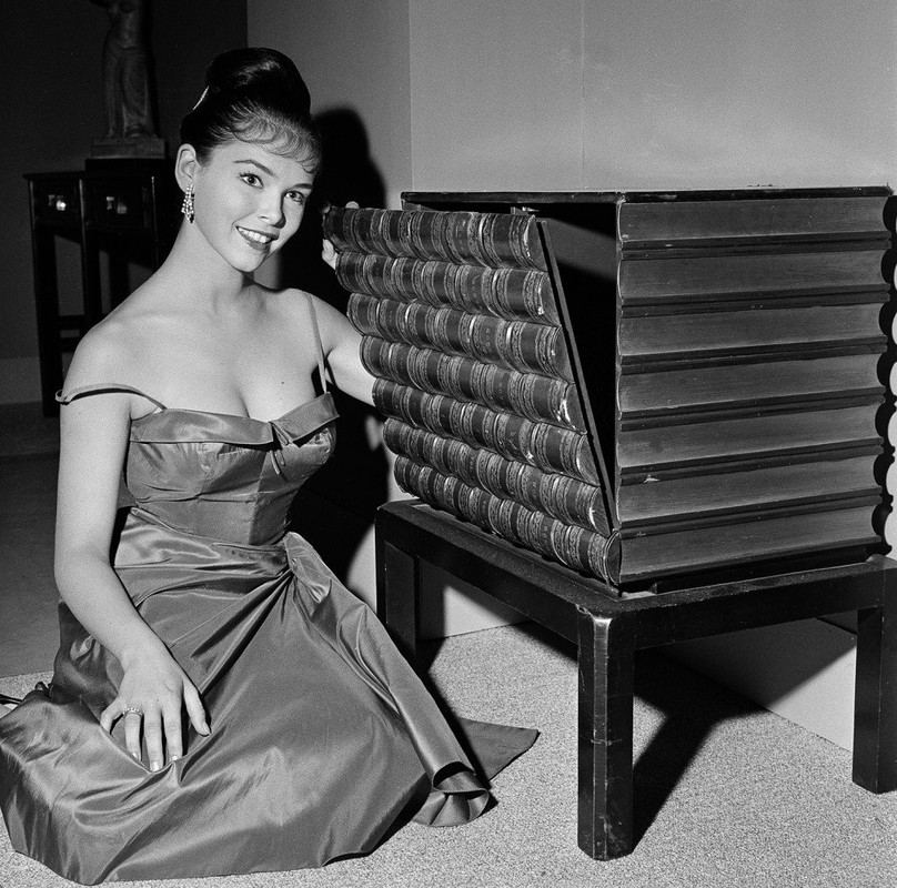 yvonne_craig_146