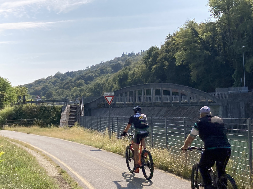 D1E9010A-B0C3-4C5E-9DA9-B4D0ADA50CCB