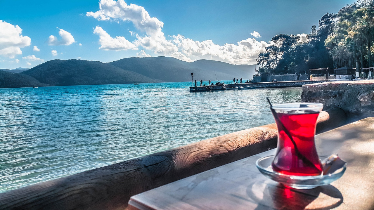 Redcocktailglassriver.jpg