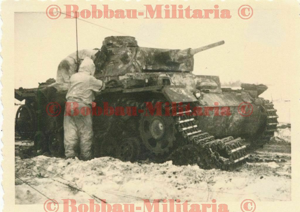 Foto Front Panzerkampfwagen III weiße Wintertarnung gekalkt Kettenschaden