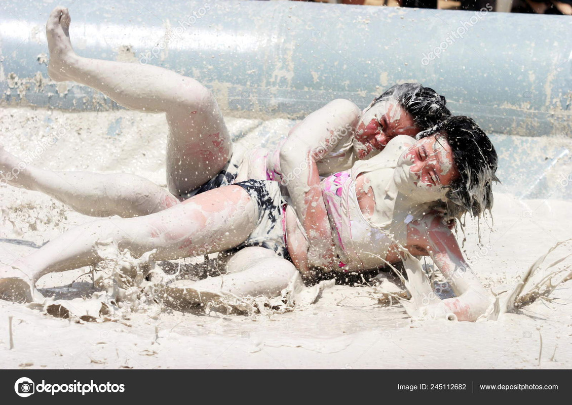 depositphotos_245112682-stock-photo-two-chinese-women-wrestle-mud