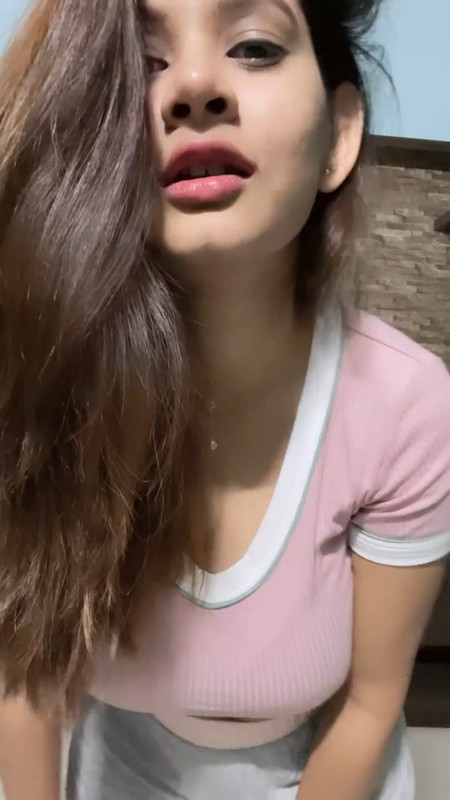 Hot Sexy Desi Girl Huge Tits and navel in pink tshirt and trousers.mp4_snapshot_00.00.280