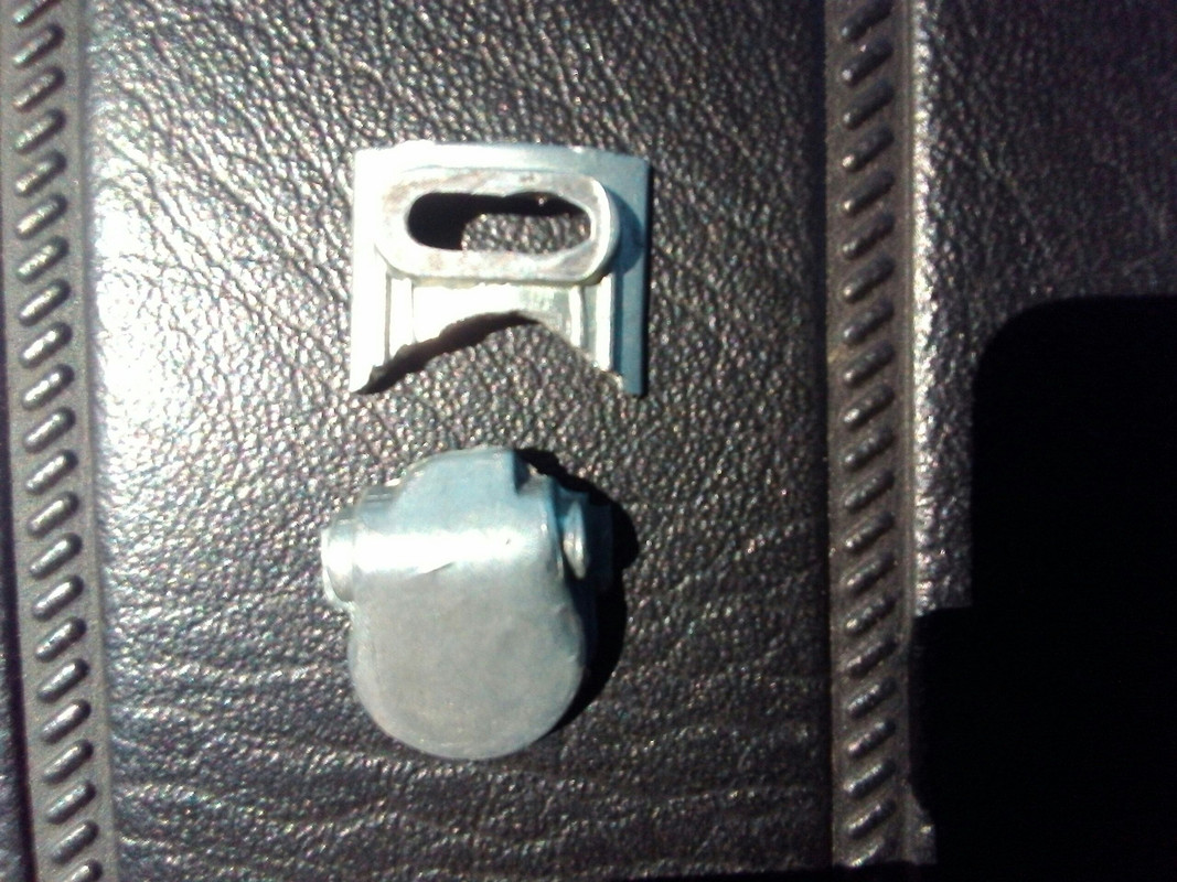 1530605858085-941146293