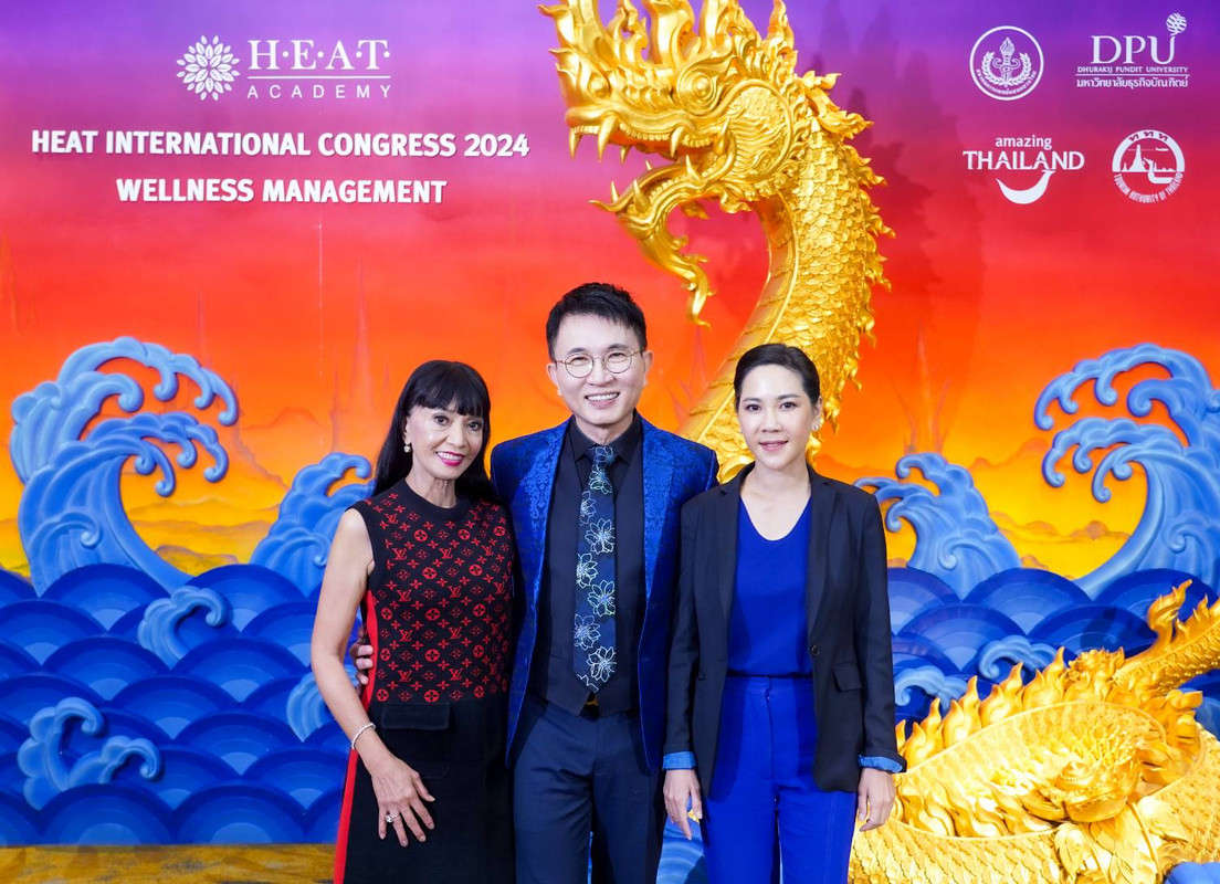 (จากซ้ายไปขวา) พญ. พักตร์พิไล-ผศ. ดร.นพ.พัฒนา-ดร.ดาริกา