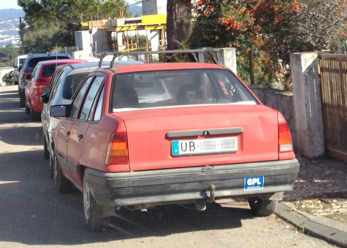 IMG-3507-opel-kadett-1-3-s-sedan-e2-mk5.jpg