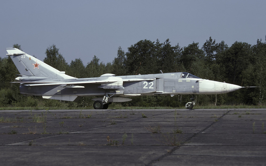 11 ORAP Su-24MR 22 White_0615307_4