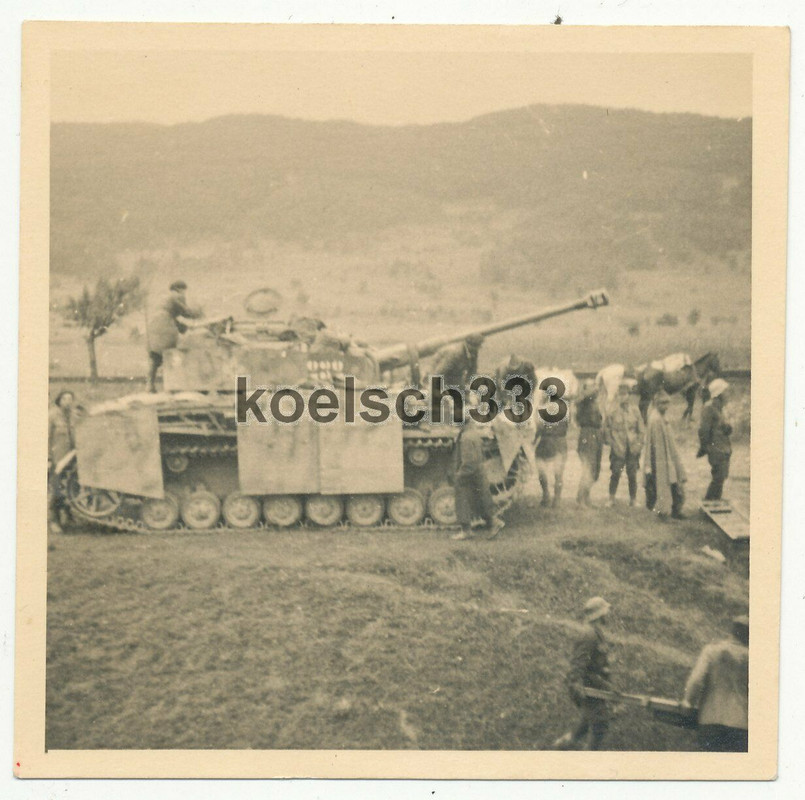 Panzer mit Langrohr Kanone und Seitenschürzen auf dem Balkan