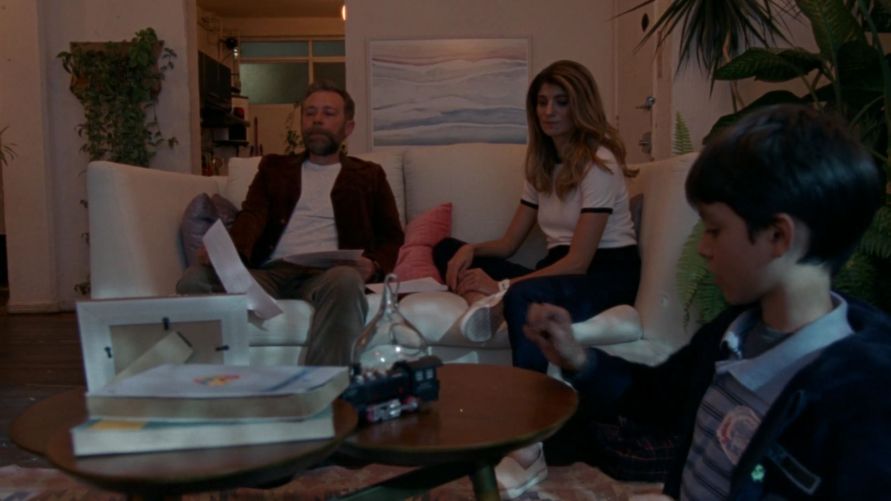 La vida en el silencio (2022).1080p.lat.cinecalidad_01_40_38_00_402