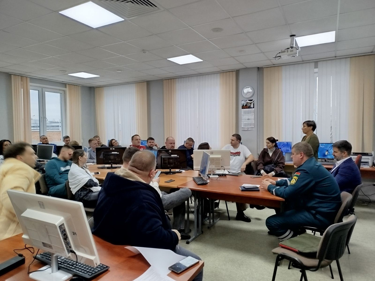 «Академтранс» 20 ноября 2025 года провел дискуссионную панель по развитию малого бизнеса в сфере пассажирских перевозок автомобилями такси фото