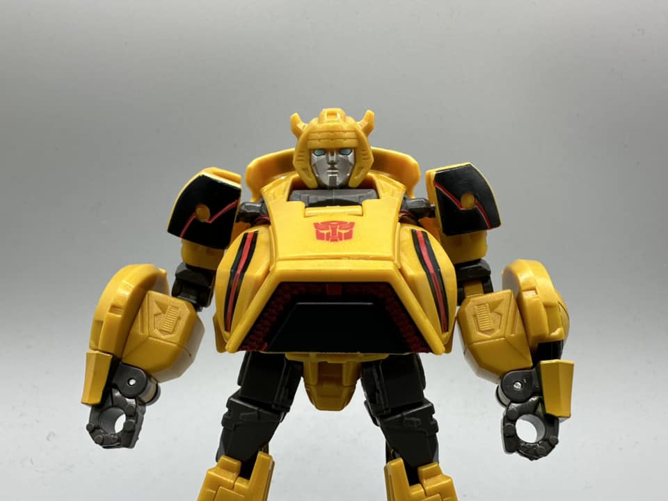 Studio-Series-Gamer-Edition-Bumblebee-03