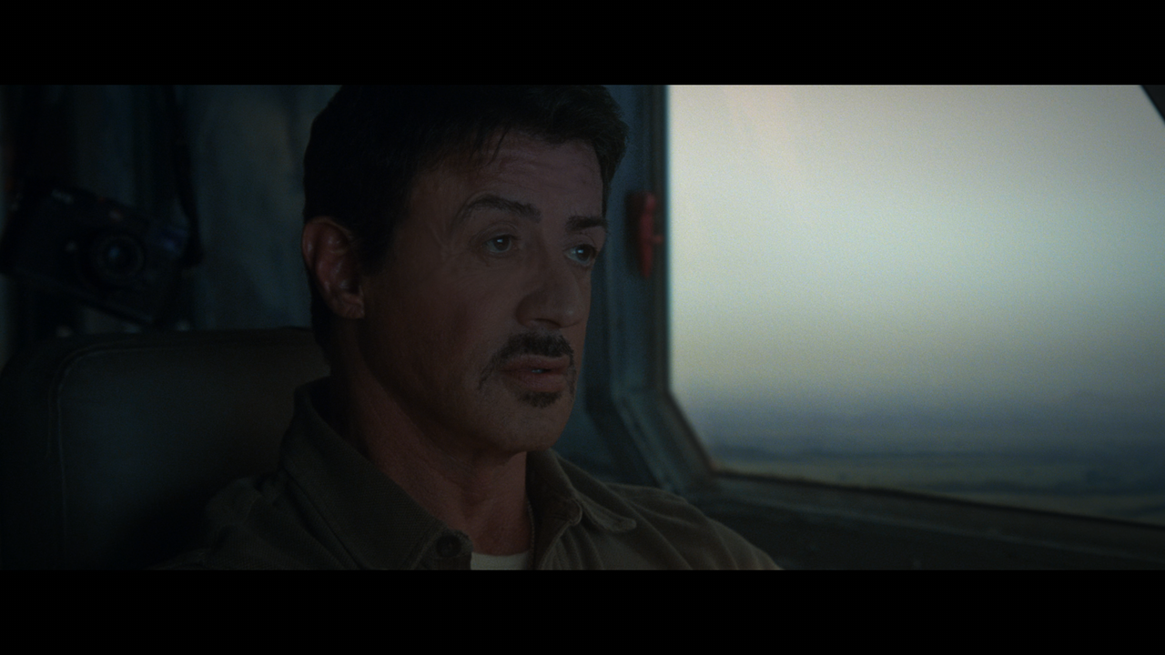 The.Expendables.2.2012.2160p.UHD.BDRemux.TrueHD.Atmos.HDR.DoVi.Hybrid.P8.by.DVT.mkv_snapshot_00.26.2