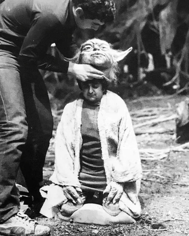 YODA_acteur_Deep Roy_1980_Empire contre-attaque_001 (3)