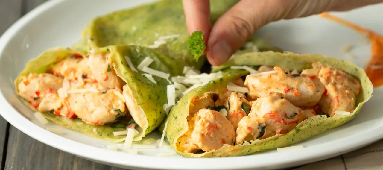 Panqueque verde con pollo cremoso