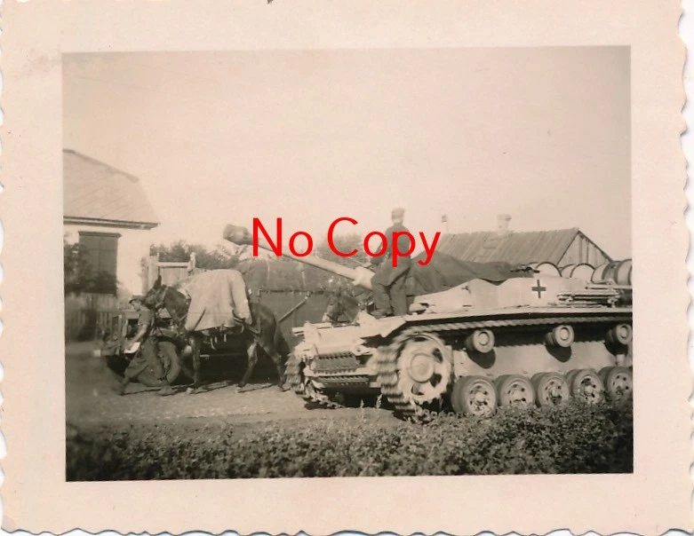 Foto 2 WK Weltkrieg Panzer Sturmgeschütz Stu G III Kanone Kette Zeltbahn x188