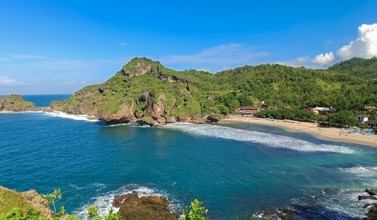 Pesona Keindahan Alam Pantai Siung yang Menyatu Dengan Indah!
