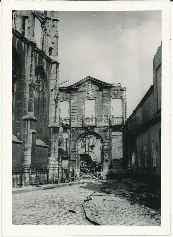 Foto Ruinen in der schwer zerstörten Stadt Rouen in Frankreich 1940bg