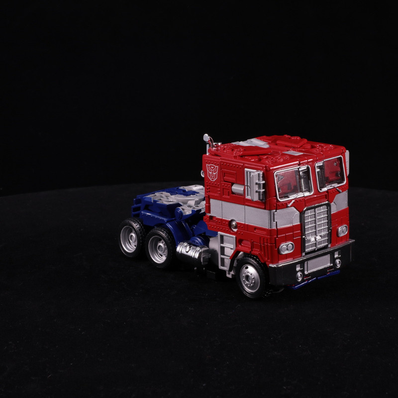 Legendary-Optimus-Prime-11