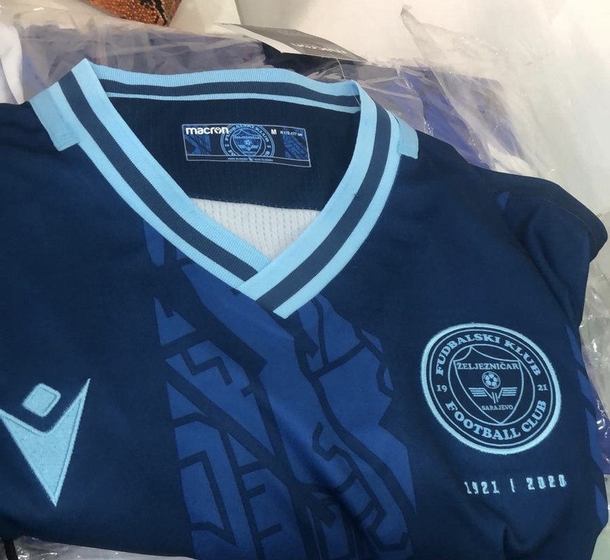 F8A941CE-3A19-49C0-B78B-026E12D6B736