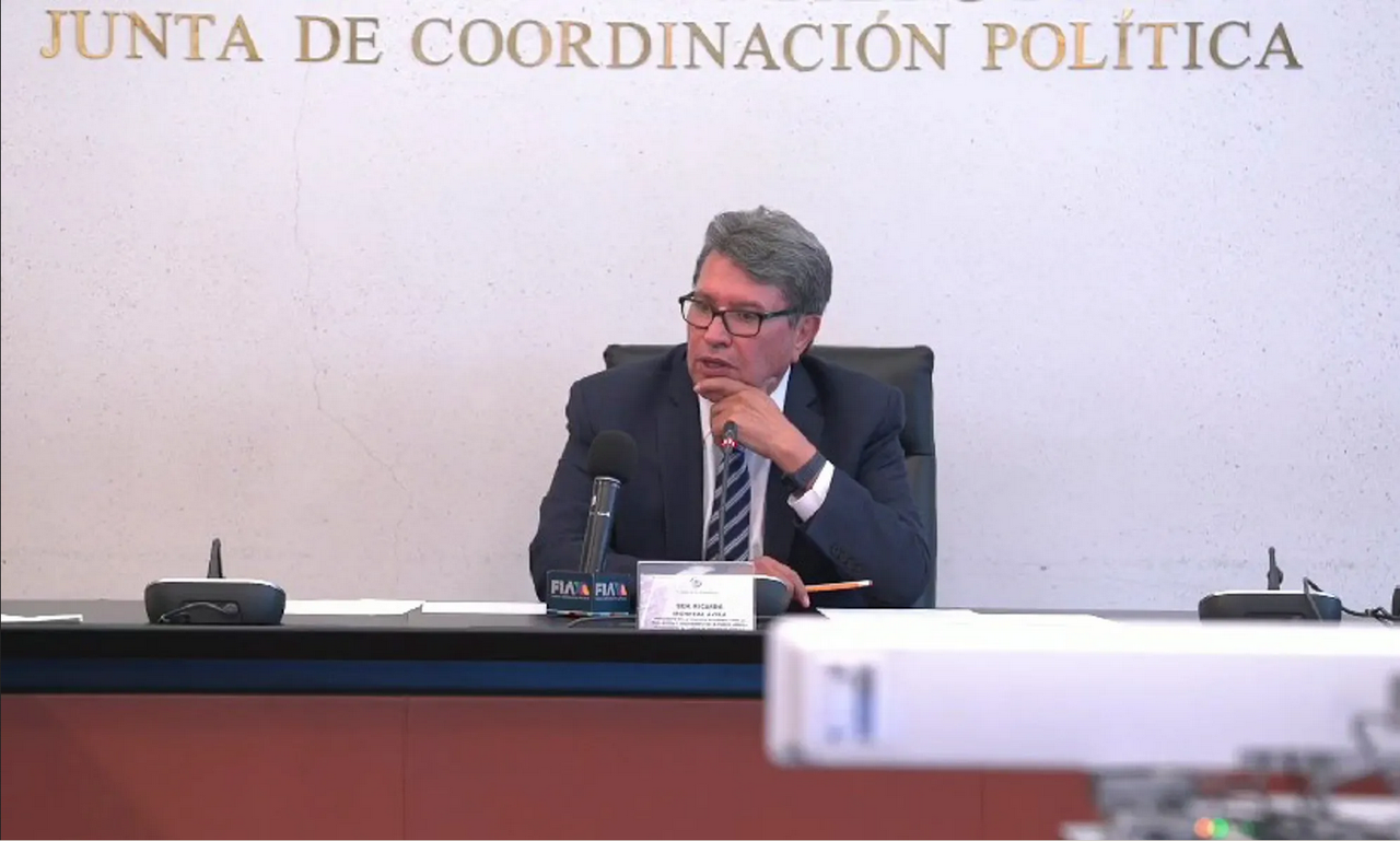 Yo no puedo mandar por mis compañeros senadores; la mayoría decide Monreal