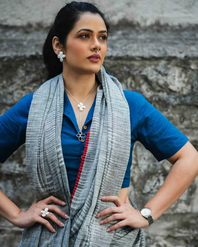 10-Girija-Oak-Godbole-Beautiful-Photos-in-Saree-My-Vantage-Point