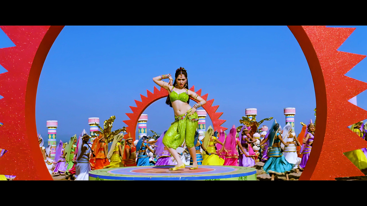 Tamanna Hot Song From Himmatwala Naino Main Sapna 4K (Best Quality).mp4_snapshot_03.05_[2021.04.05_1