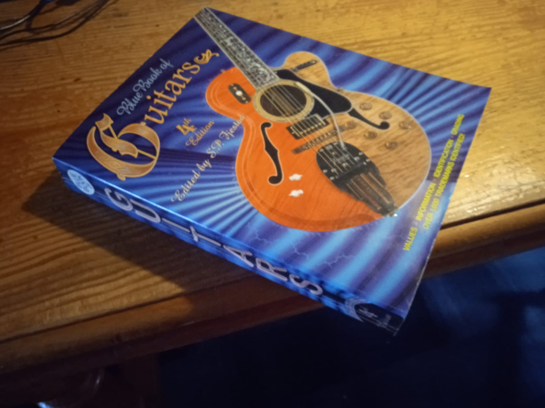 Telecaster - Hay Luthieres de violines, de Telecaster, de archtop....etc....y  de efecto gallinero, Blue-book