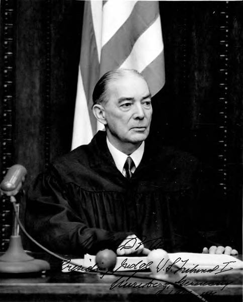 Juez principal Walter B. Beals